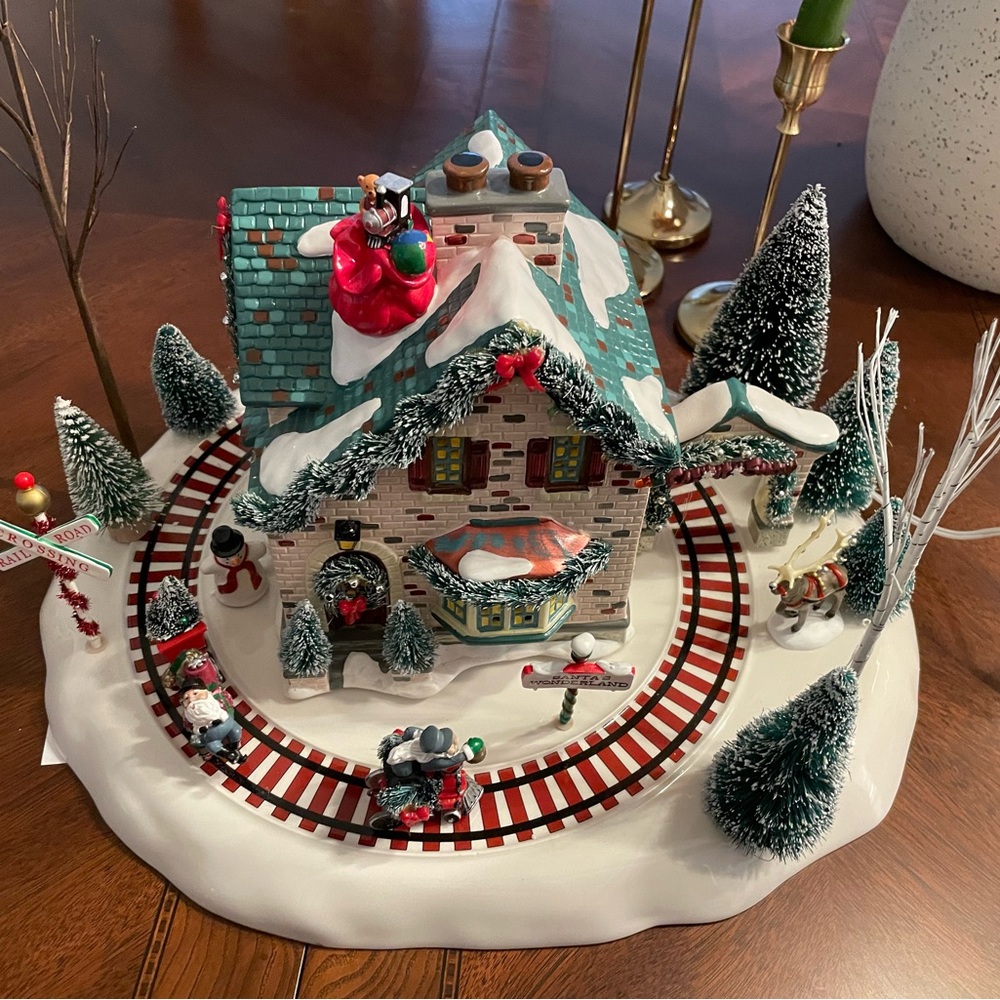Retired Dep 56 Christmas Lane Santa’s Wonderland House- please read description
